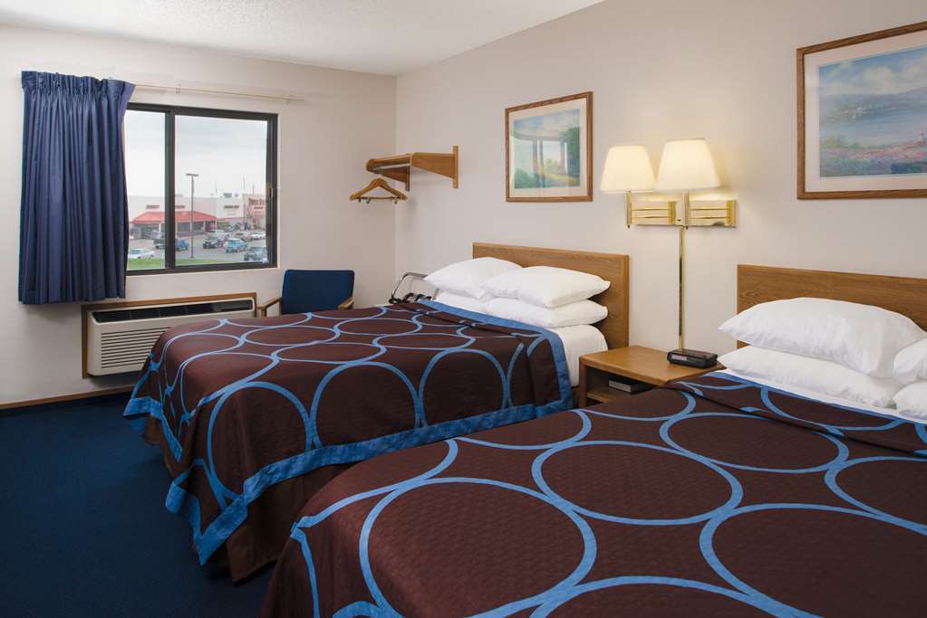 Super 8 By Wyndham Lincoln North Hotel Room photo